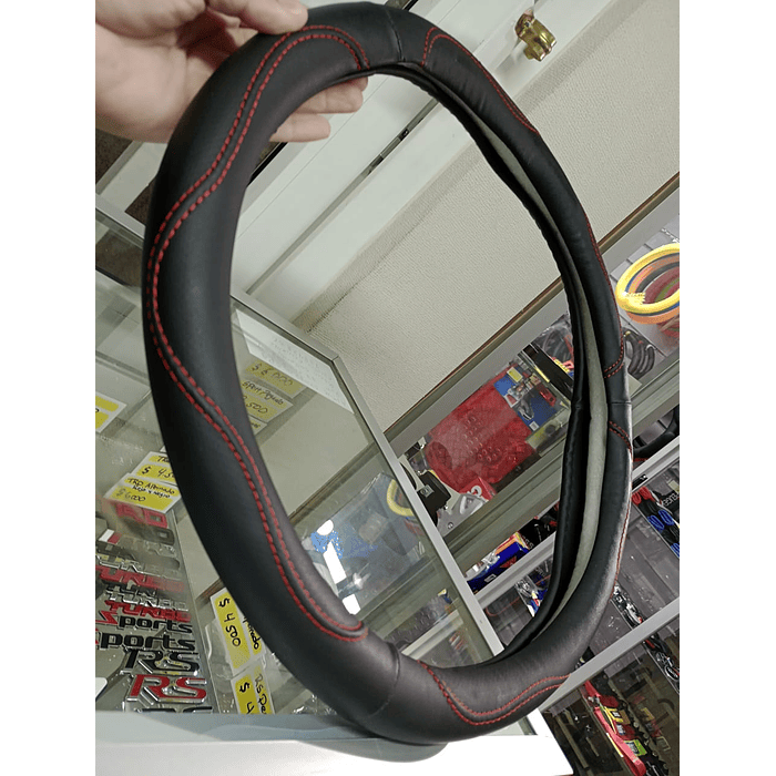 Forro cubre volante de autos  negro eco cuero diseño doble costura hilo rojo 1