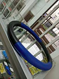 Forro cubre volante de autos negro y azul - Miniatura 2