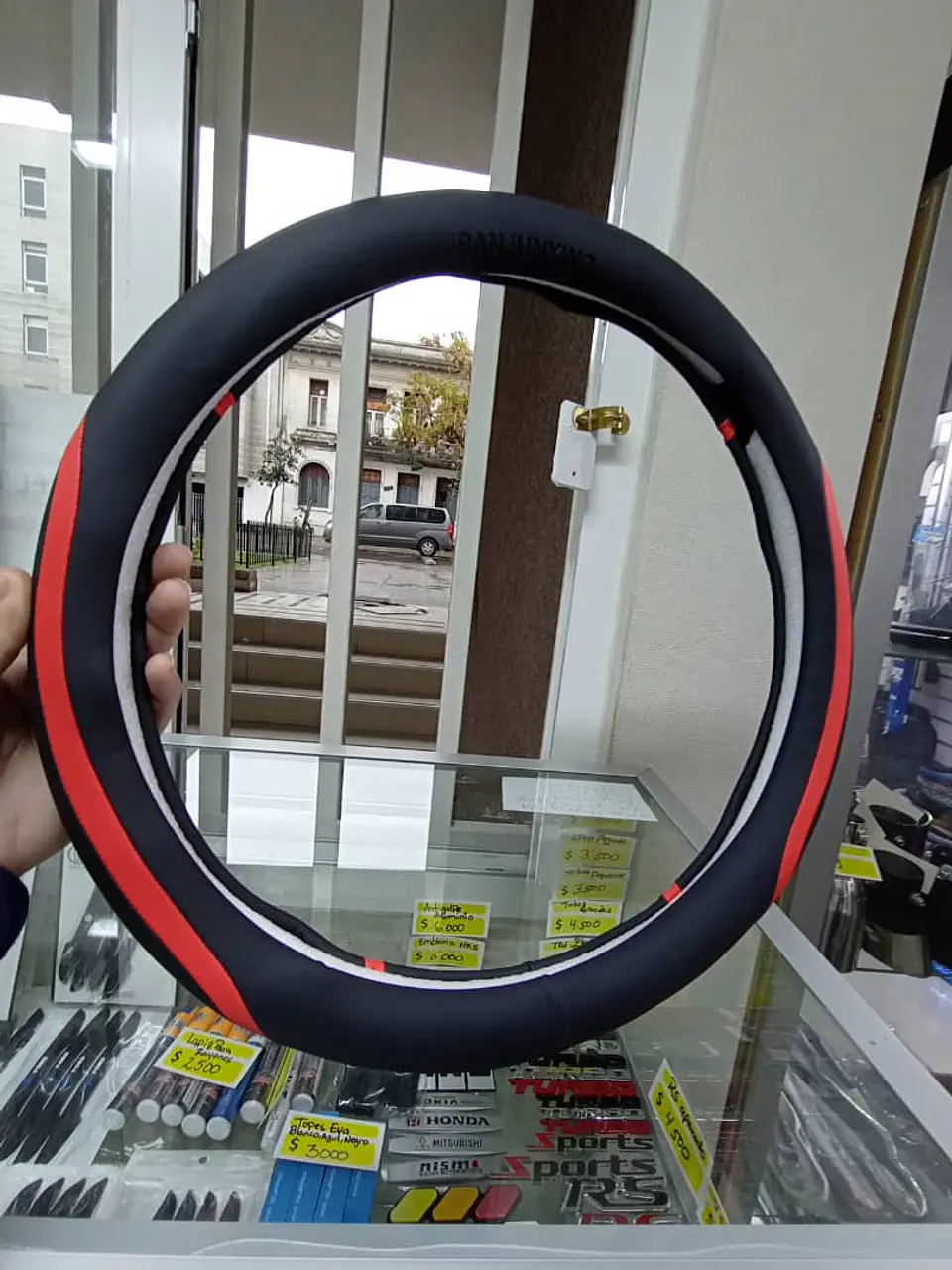 Forro cubre volante de autos negro con linea rojo 4