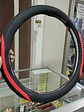 Forro cubre volante de autos negro con linea rojo - Miniatura 5