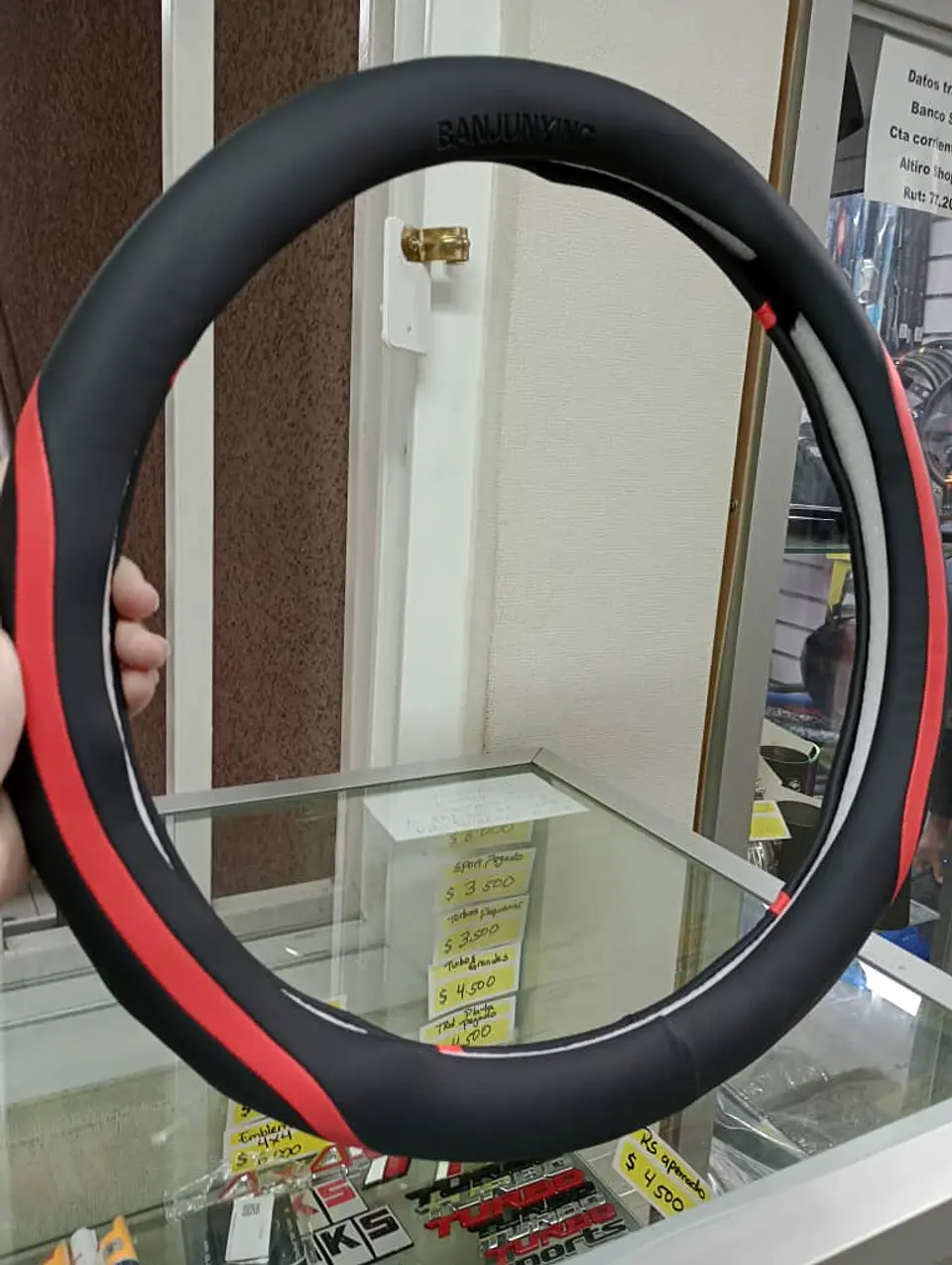 Forro cubre volante de autos negro con linea rojo 5