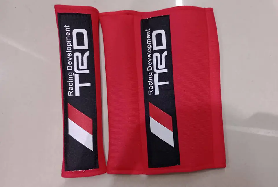 Cubre cinturón de seguridad, almohadillas bordadas TRD - Rojo 11