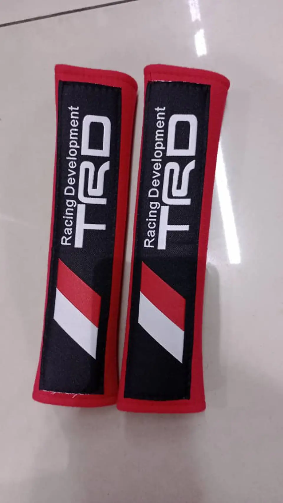 Cubre cinturón de seguridad, almohadillas bordadas TRD - Rojo 15
