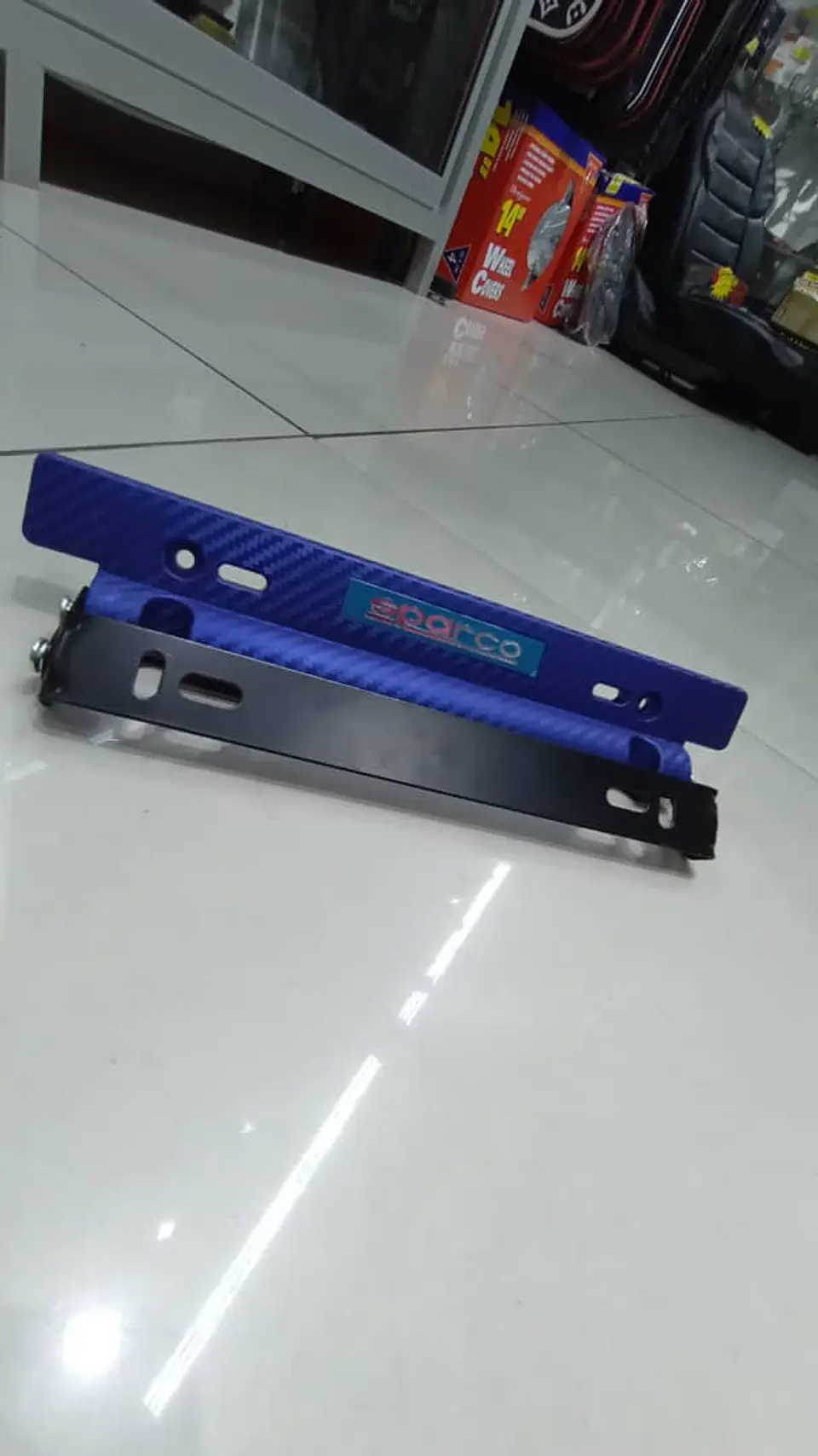 Porta placa patente fibra de carbono - azul sparco 4