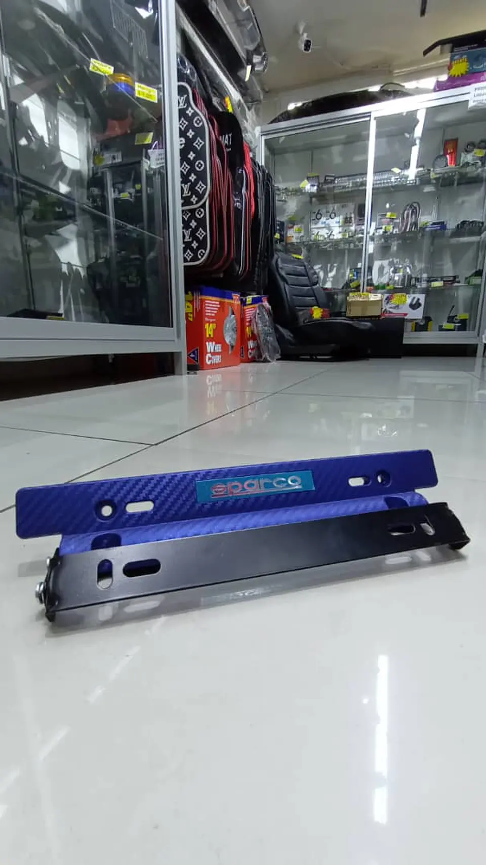 Porta placa patente fibra de carbono - azul sparco 2