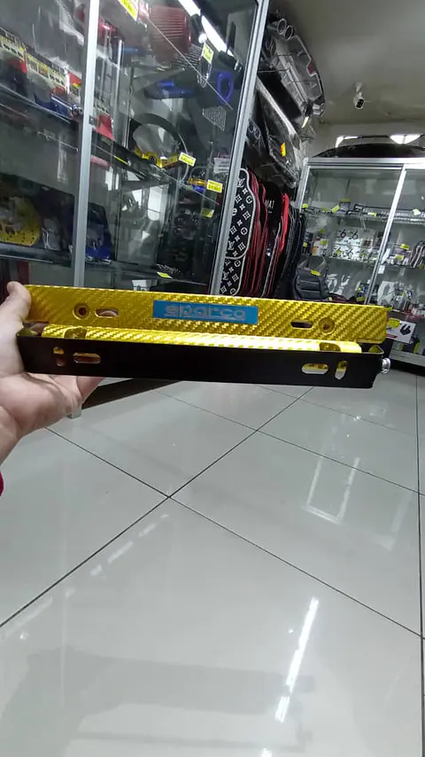 Porta placa patente fibra de carbono - amarillo dorado sparco