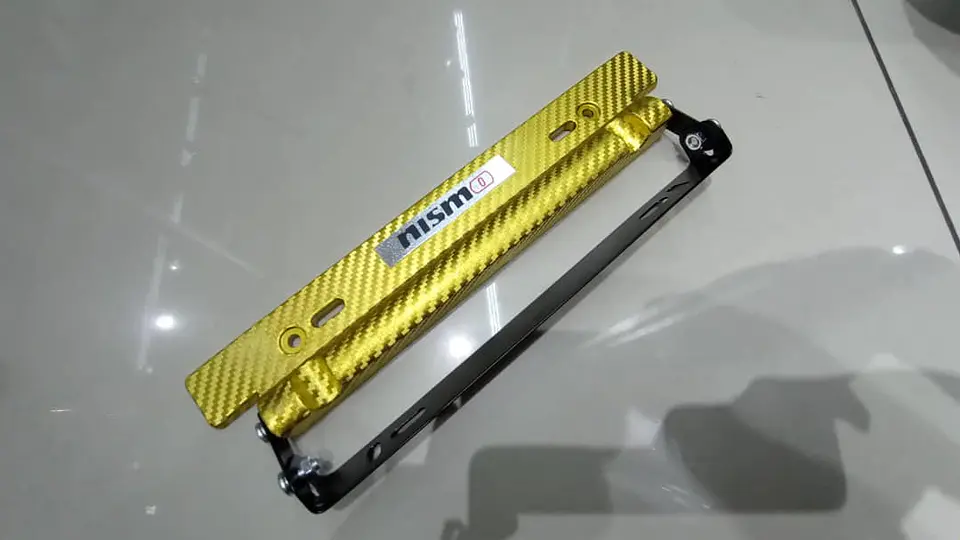 Porta placa patente fibra de carbono - amarillo dorado marca nismo 2