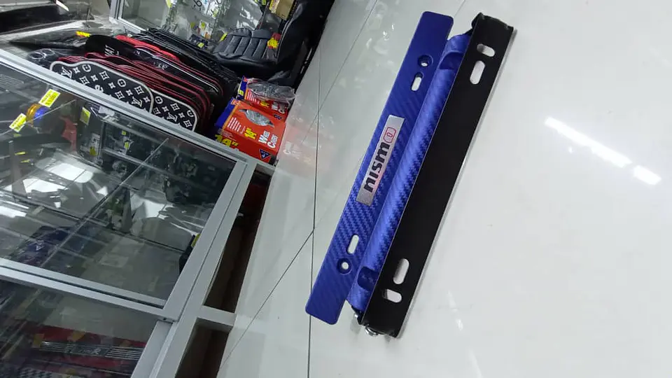 Porta placa patente fibra de carbono - azul nismo 2