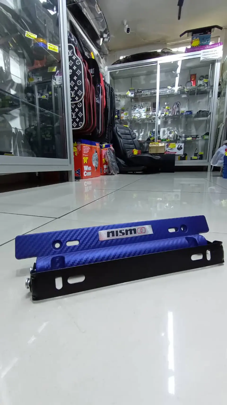 Porta placa patente fibra de carbono - azul nismo 4