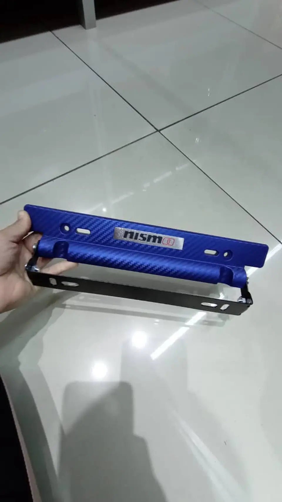 Porta placa patente fibra de carbono - azul nismo 9