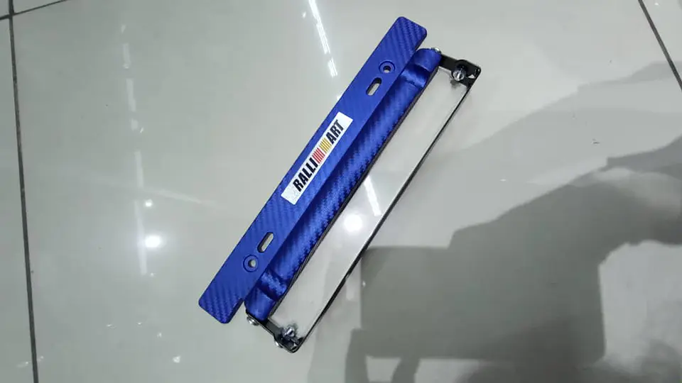 Porta placa patente fibra de carbono - azul marca ralli art 7