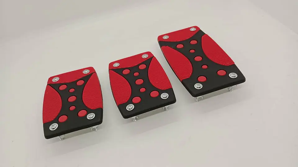 Set cubre pedales de auto, 3pzs aluminio/goma - Negro/Rojo 9