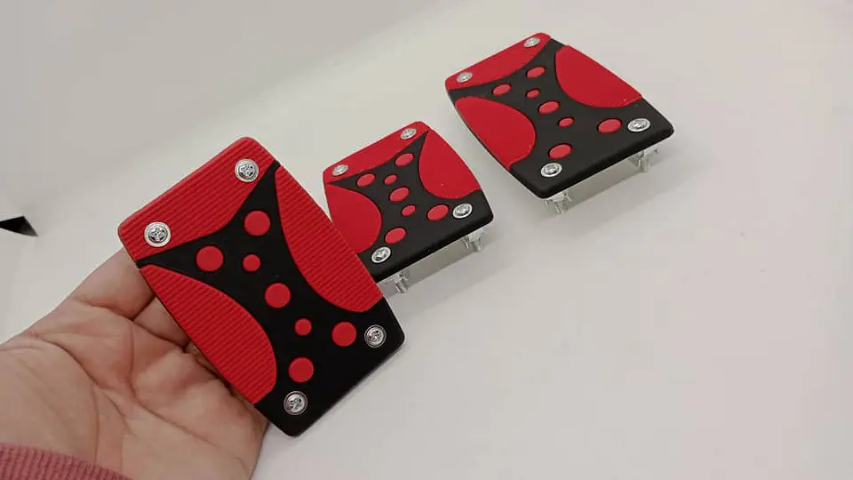 Set cubre pedales de auto, 3pzs aluminio/goma - Negro/Rojo 3