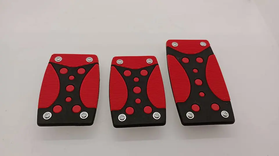 Set cubre pedales de auto, 3pzs aluminio/goma - Negro/Rojo 15