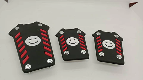 Set cubre pedales carita feliz, 3pzs - Negro/Rojo