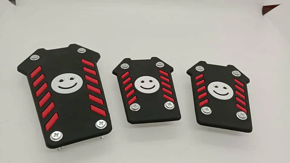 Set cubre pedales carita feliz, 3pzs - Negro/Rojo 1
