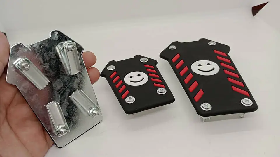 Set cubre pedales carita feliz, 3pzs - Negro/Rojo 4