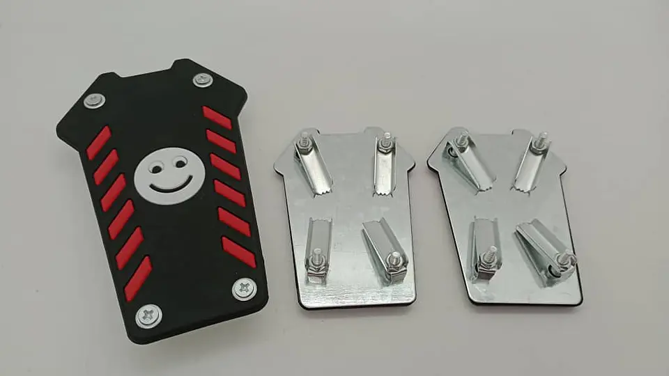Set cubre pedales carita feliz, 3pzs - Negro/Rojo 9