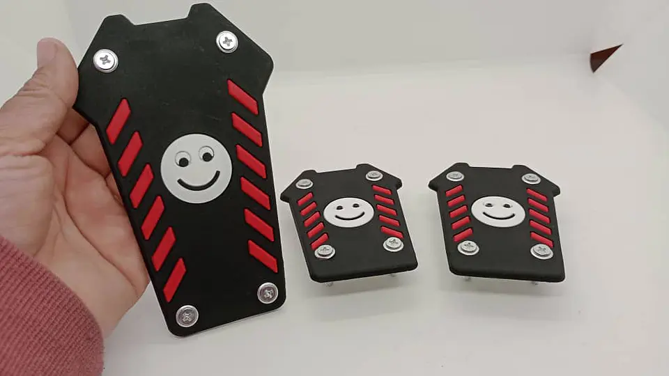 Set cubre pedales carita feliz, 3pzs - Negro/Rojo 3