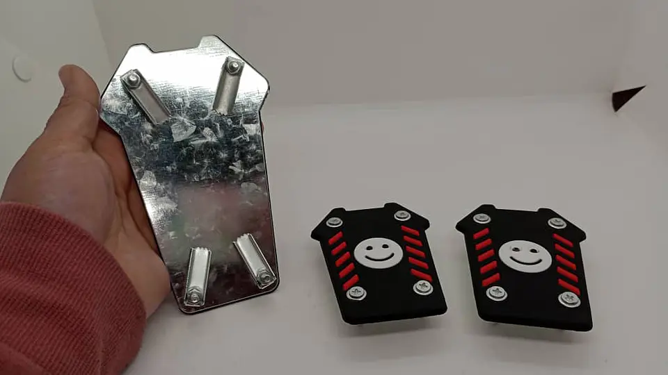 Set cubre pedales carita feliz, 3pzs - Negro/Rojo 2