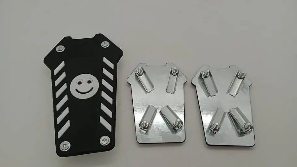 Set cubre pedales carita feliz, 3pzs - Negro/Blanco 2