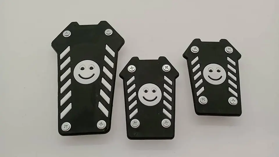 Set cubre pedales carita feliz, 3pzs - Negro/Blanco 9
