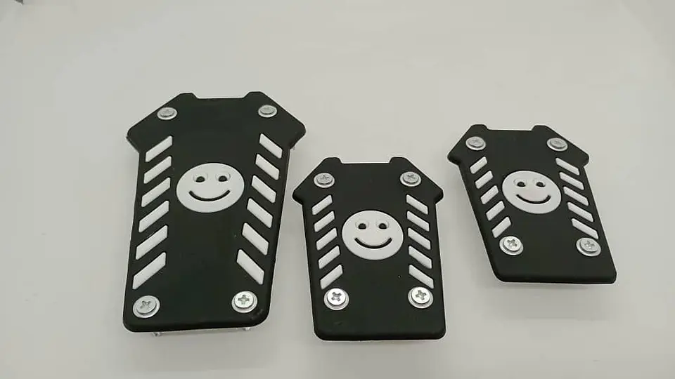 Set cubre pedales carita feliz, 3pzs - Negro/Blanco 10