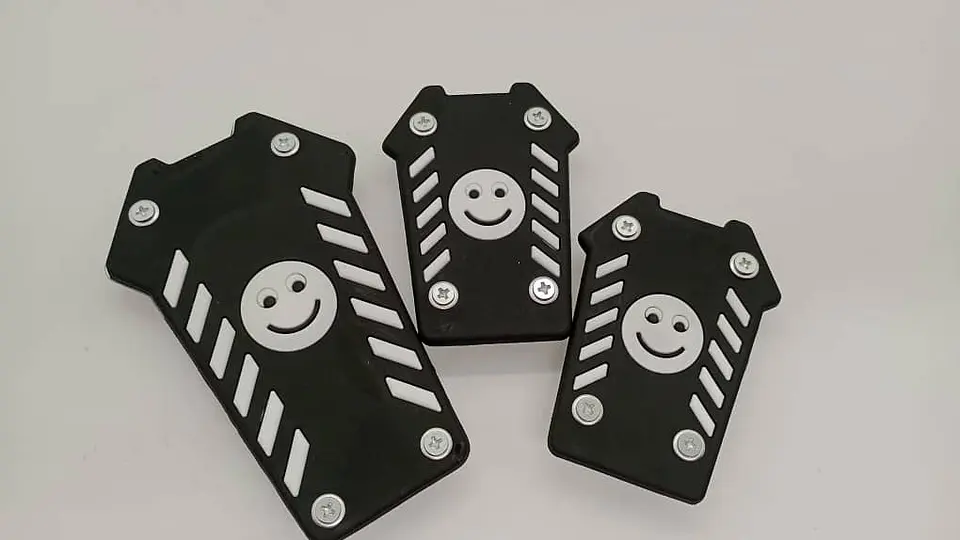 Set cubre pedales carita feliz, 3pzs - Negro/Blanco 12