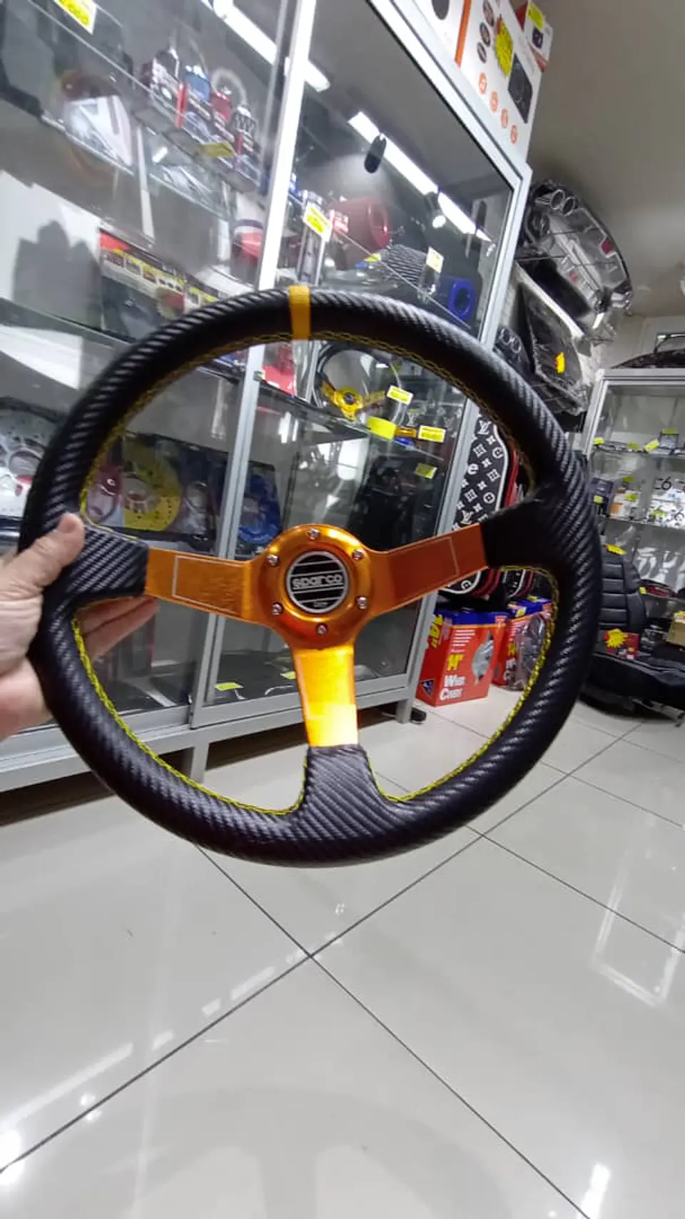 Volante deportivo universal Sparco 35cm liso - línea amarilla 1