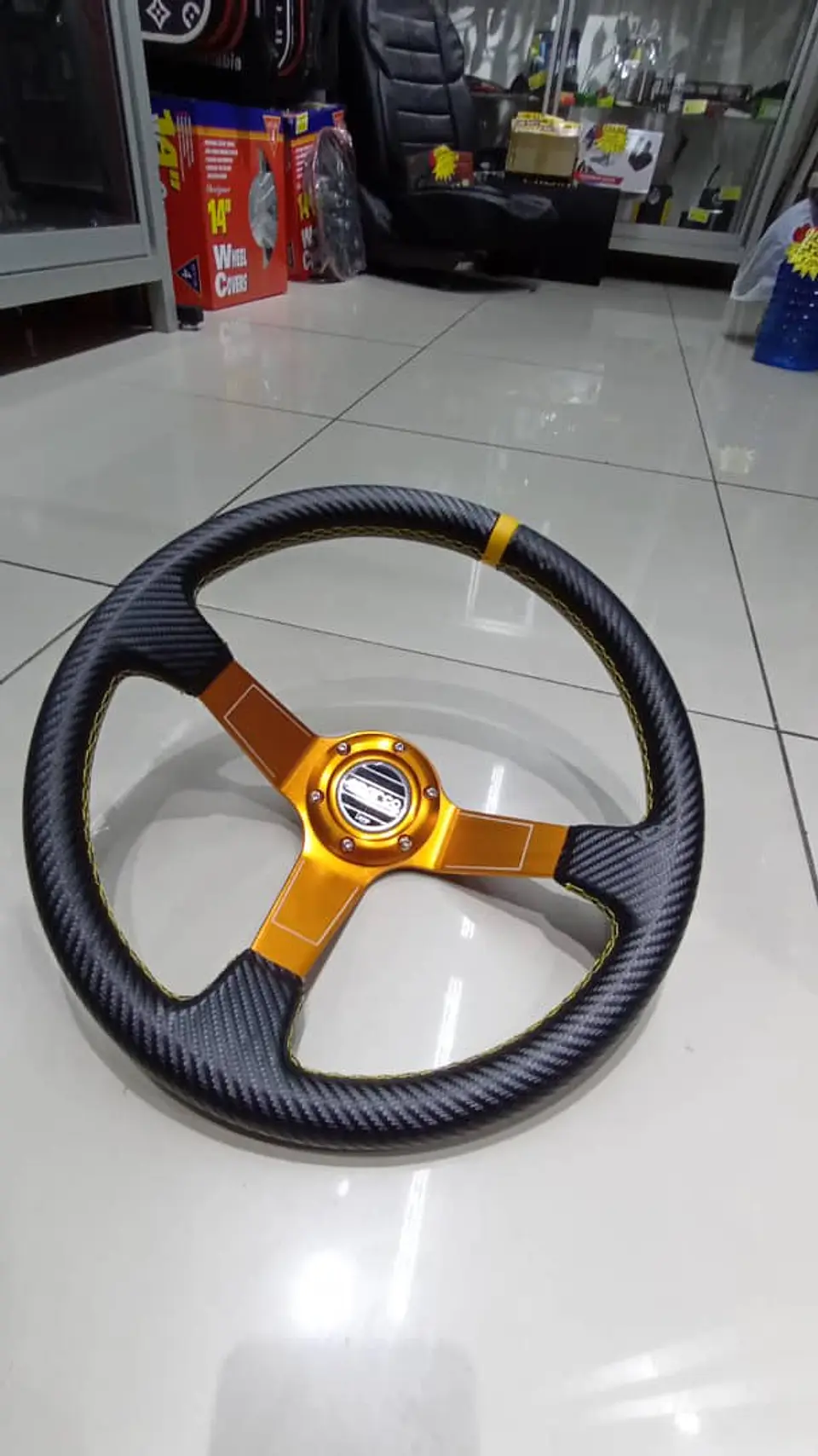 Volante deportivo universal Sparco 35cm liso - línea amarilla 3
