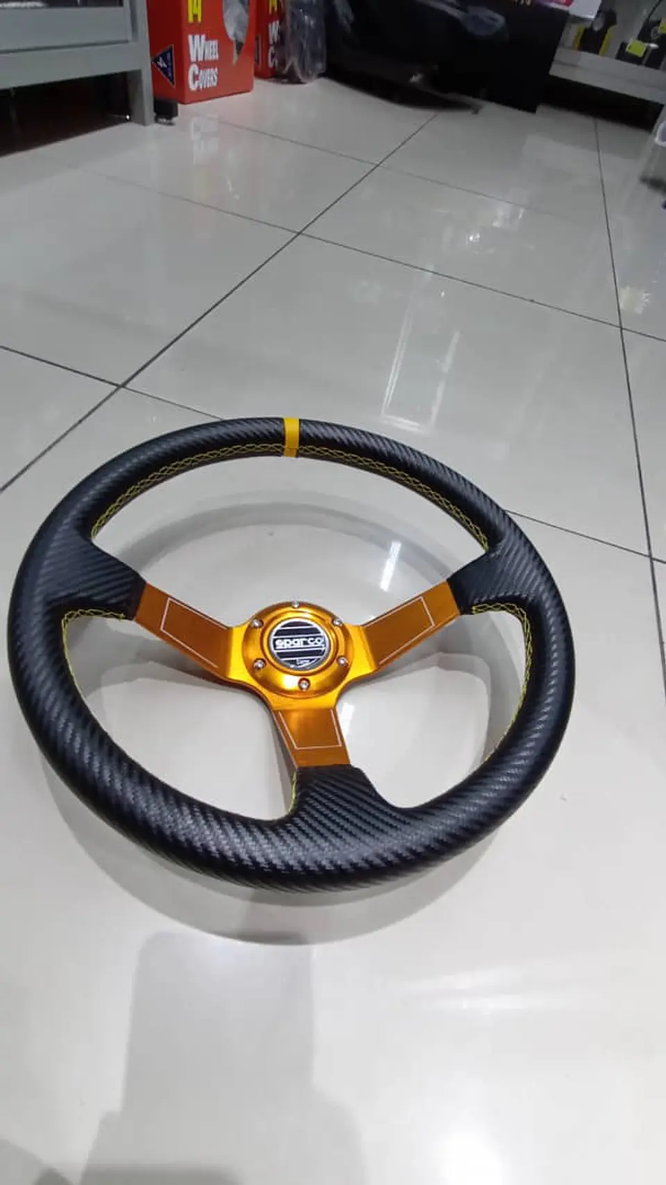 Volante deportivo universal Sparco 35cm liso - línea amarilla 2