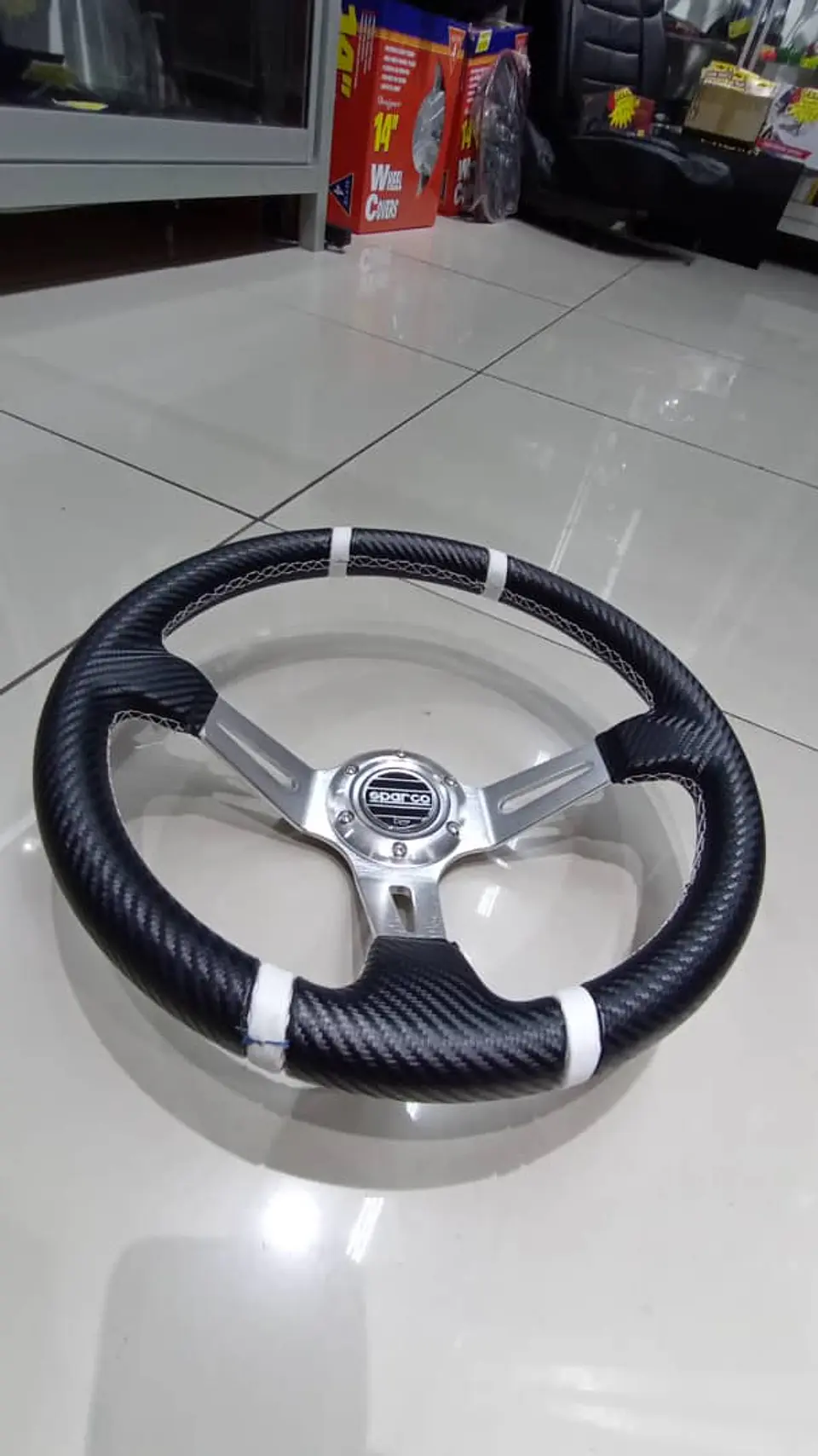 Volante deportivo universal Sparco 35cm - Centro Plata, línea Blanca 4