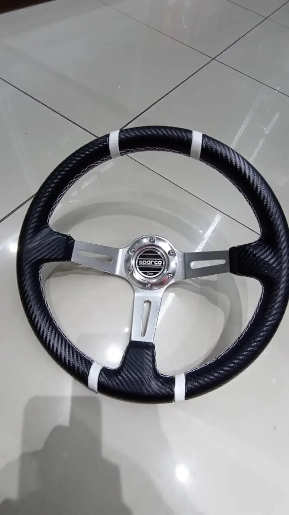 Volante deportivo universal Sparco 35cm - Centro Plata, línea Blanca 9