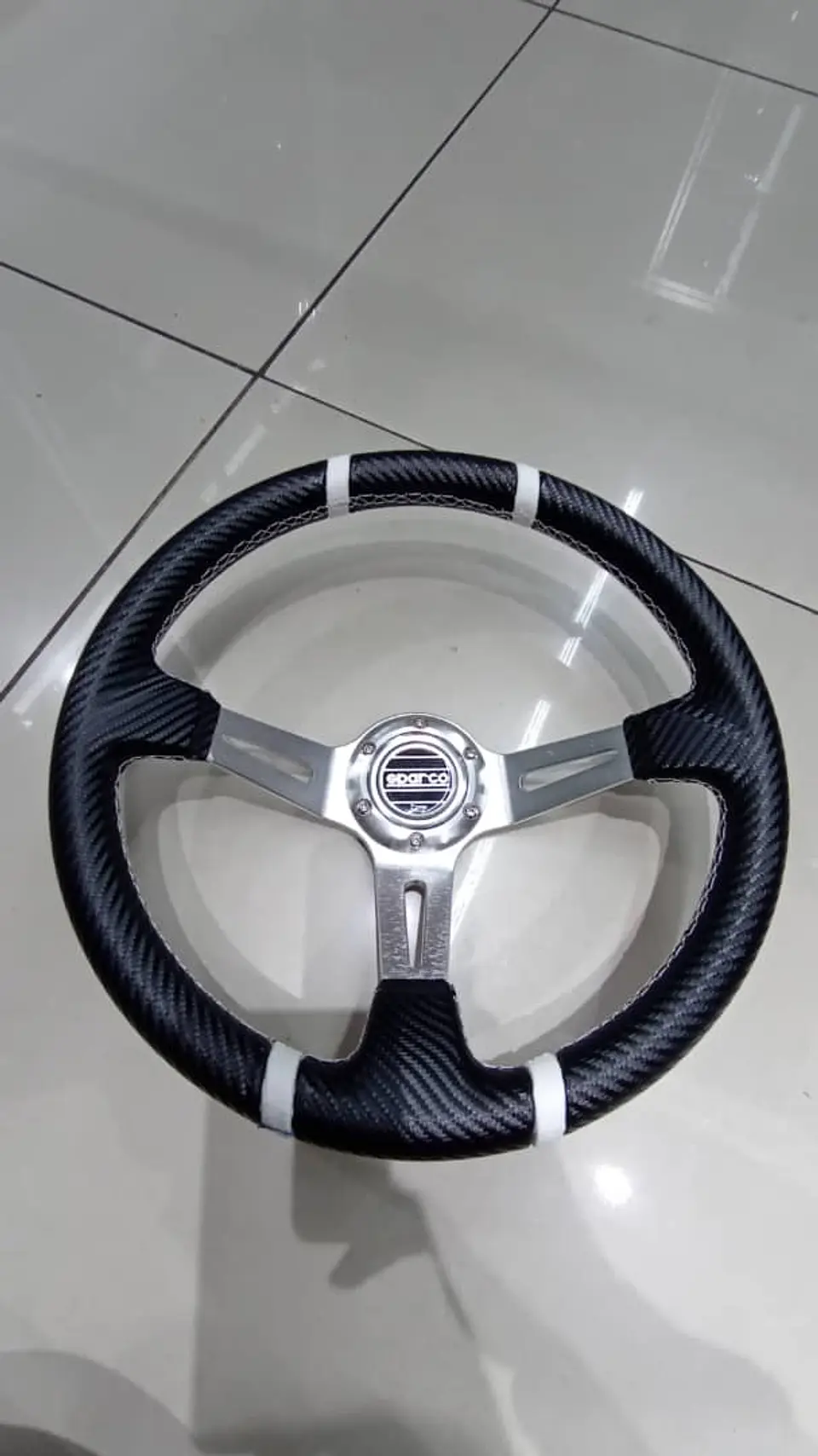 Volante deportivo universal Sparco 35cm - Centro Plata, línea Blanca 3