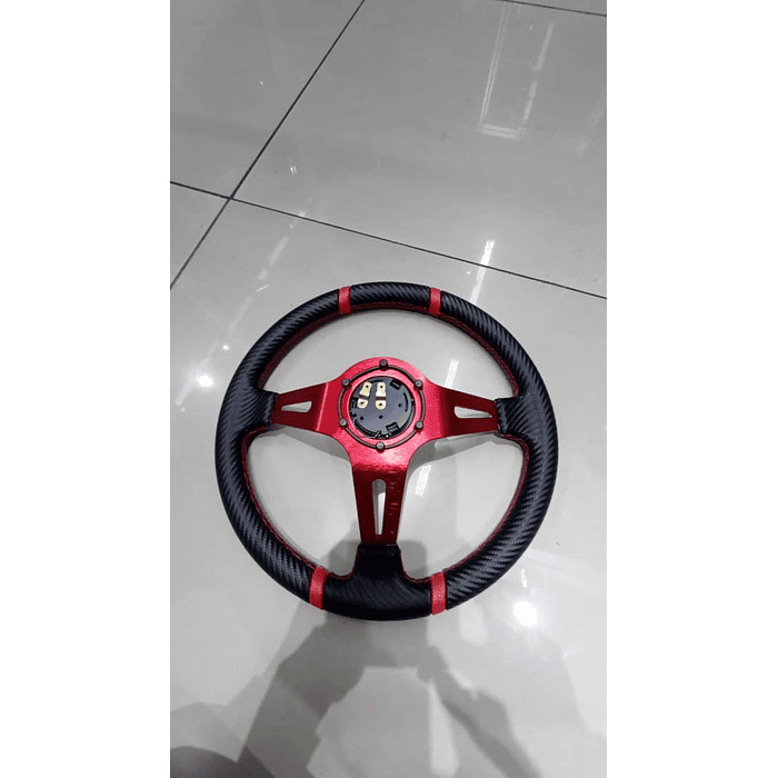 Volante de auto universal Tunning deportivo marca momo con botón de bocina medida 35cm diámetro externo diseño carbono centro rojo doble línea roja trenzado rojo 5