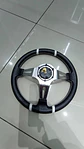 Volante deportivo universal Momo 35cm - Centro Plata, línea Blanca - Miniatura 2