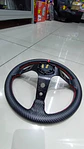 Volante deportivo Momo 35cm (agujeros) - Centro Negro, línea Roja - thumbnail 10