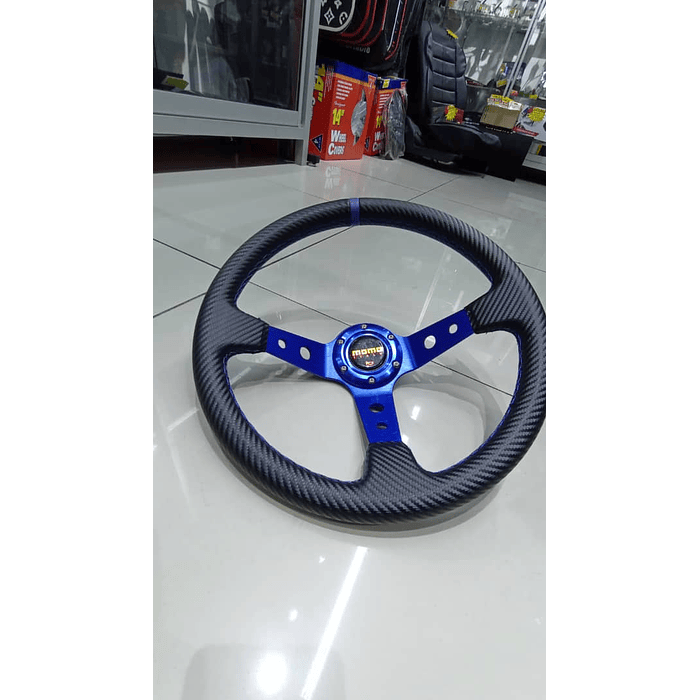 Volante de auto universal Tunning deportivo marca momo con botón de bocina medida 35cm diámetro externo diseño carbono con agujeros centro azul línea azul trenzado azul precio 19990 pesos 4