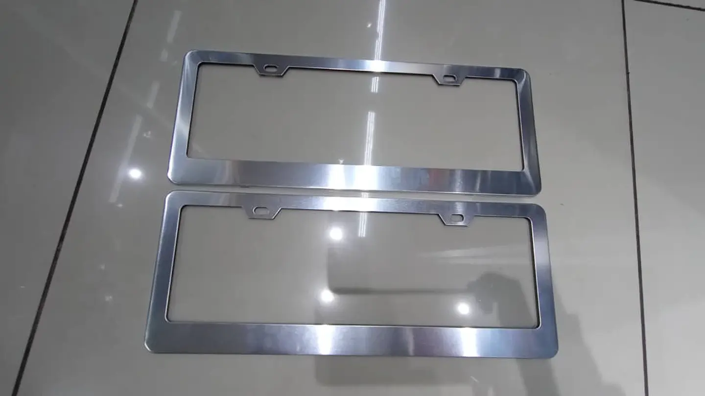 Par porta patentes/marco matrícula aluminio - Plata 9