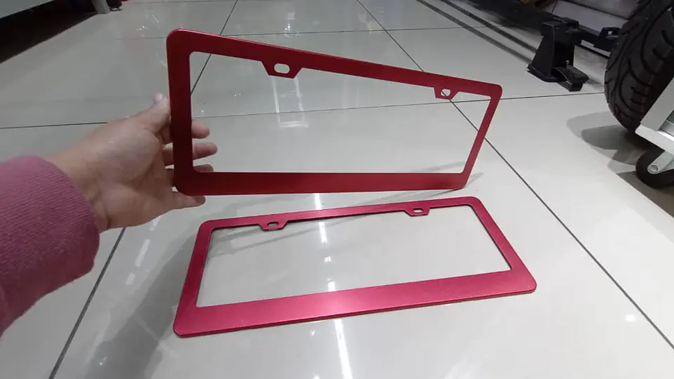 Par porta patentes/marco matrícula aluminio - Rojo 6