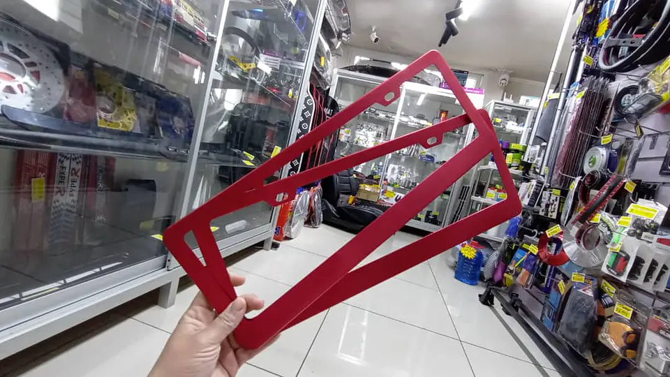 Par porta patentes/marco matrícula aluminio - Rojo 7