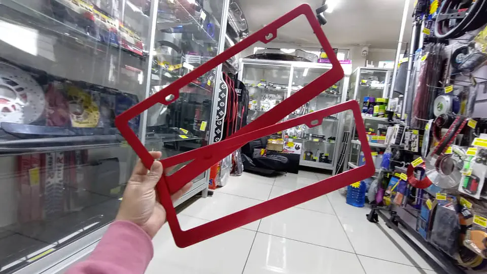 Par porta patentes/marco matrícula aluminio - Rojo 1