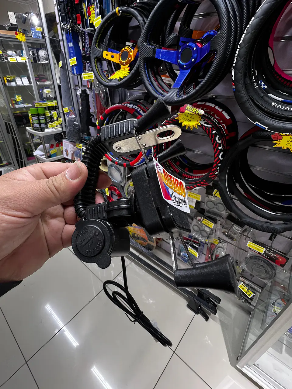 Liquidacion Soporte celular para moto con cargador 2.1amp Brazo 4
