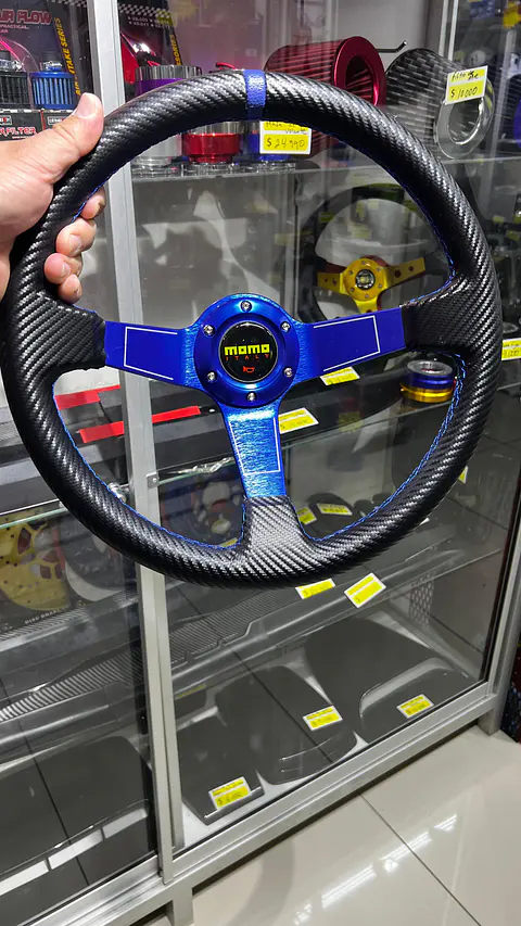 Liquidación Volante de auto universal deportivo Momo
