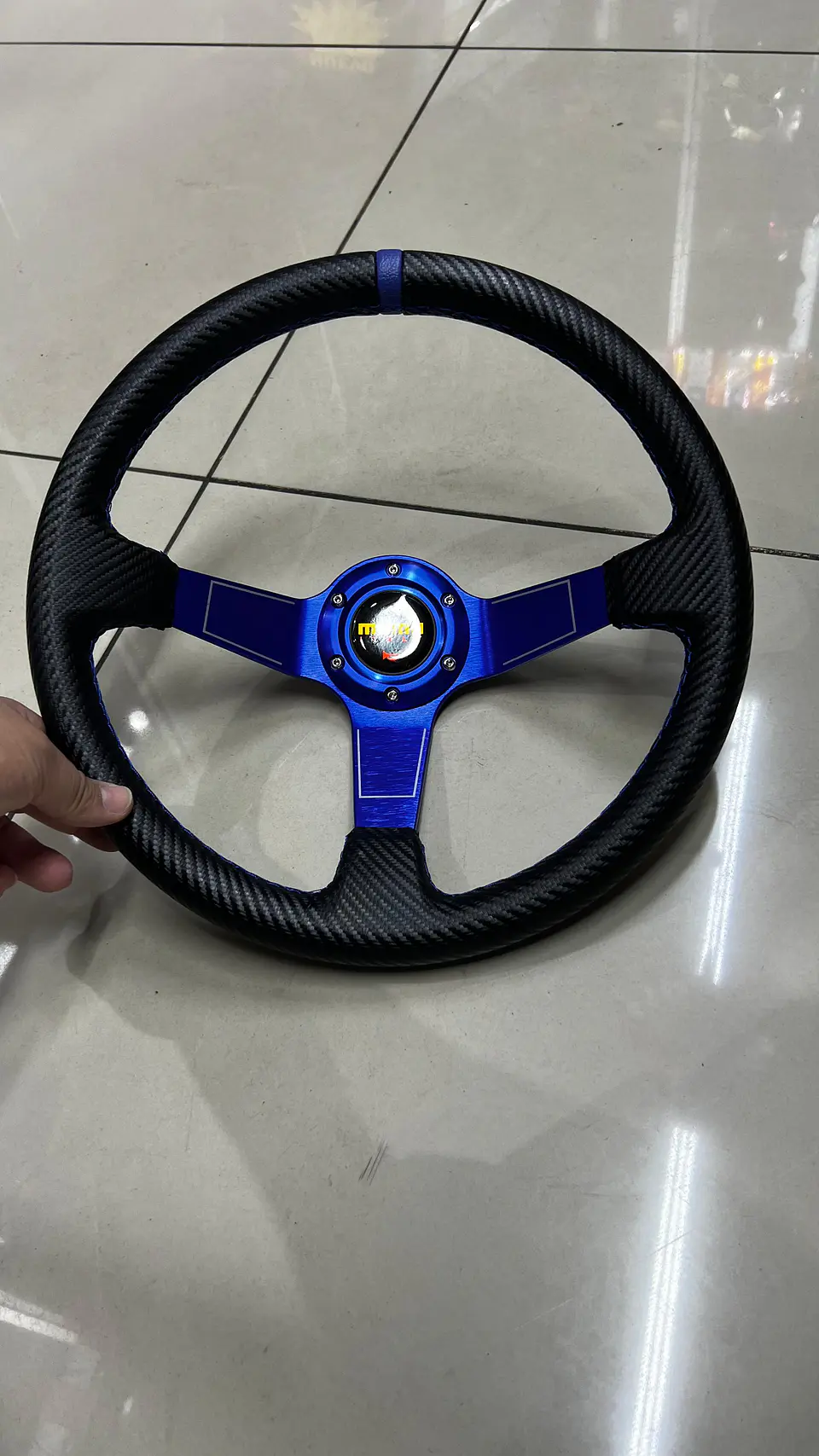Liquidación Volante de auto universal deportivo Momo 2