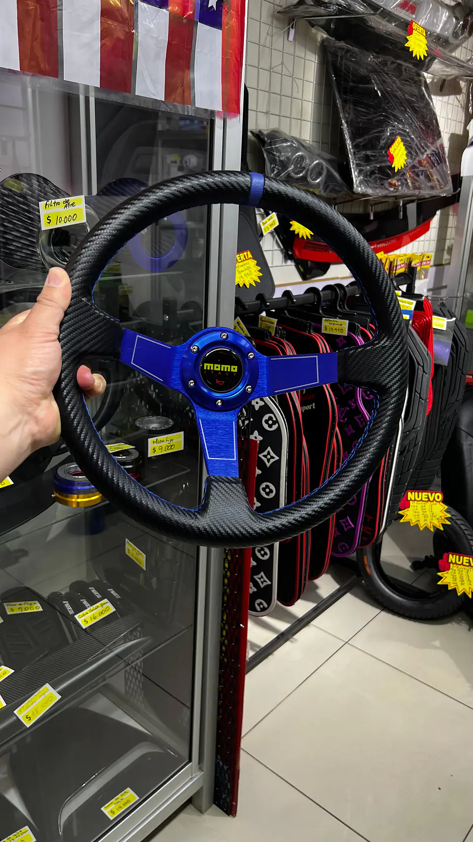 Liquidación Volante de auto universal deportivo Momo 4