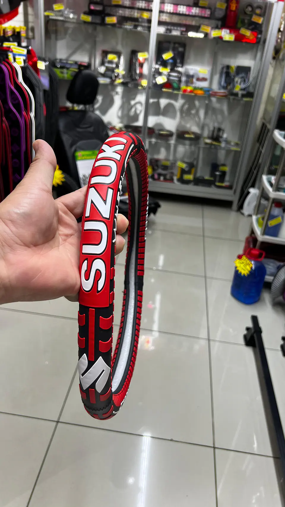 Forro cubre volantes de autos de goma 38cm Suzuki 1