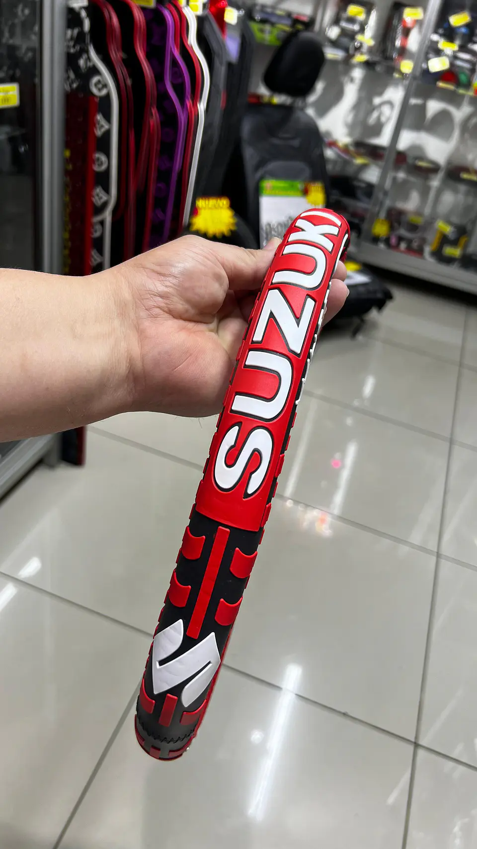 Forro cubre volantes de autos de goma 38cm Suzuki 3