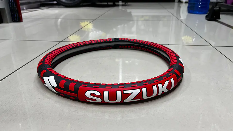 Forro cubre volantes de autos de goma 38cm Suzuki 5