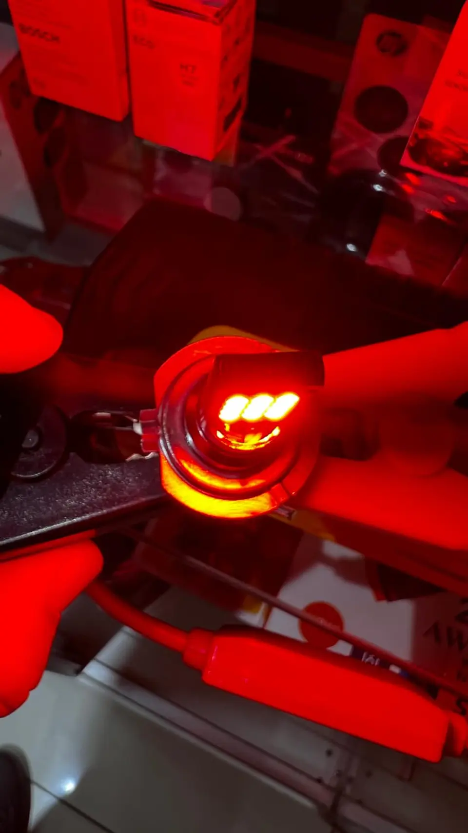 Par de ampolletas Led Modelo h7 4800 lúmenes 12 Voltios 6